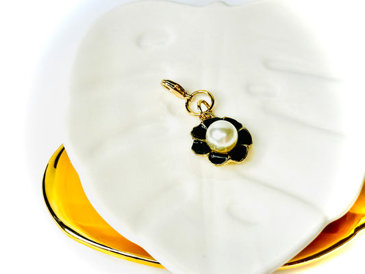 Black & White Pearl flower charm